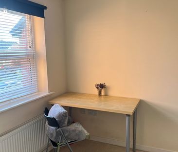 Room in a Shared House, Ivy Graham Close, M40 - Photo 1