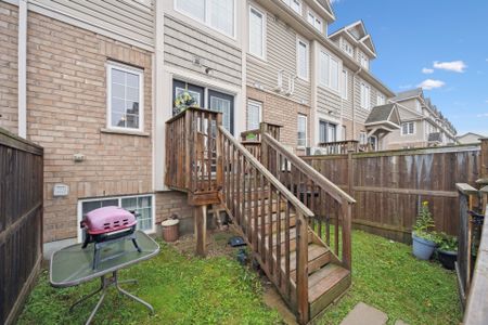 For Lease - 626A Woodlawn Road, Guelph, Ontario - Photo 2