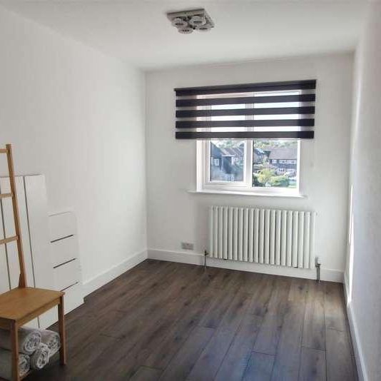 Swanholm Gardens, Calcot, RG31 - Photo 1