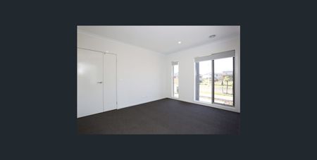 Fabulous 4Br Home in Upper Point Cook! - Photo 3