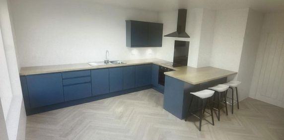 4 bedroom flat to rent - Photo 2