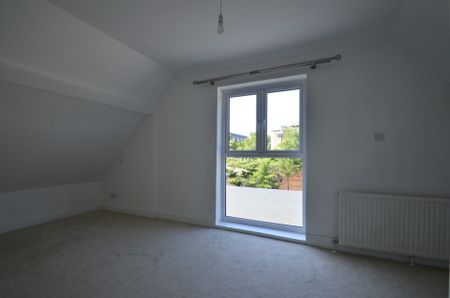 4 bedroom Detached house to rent - Photo 4