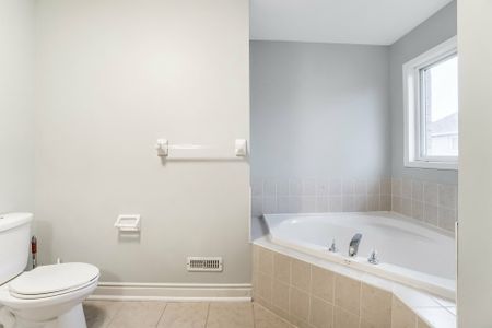 For Lease - 15 Masters Green Crescent Unit# Upper, Brampton, Ontario - Photo 2