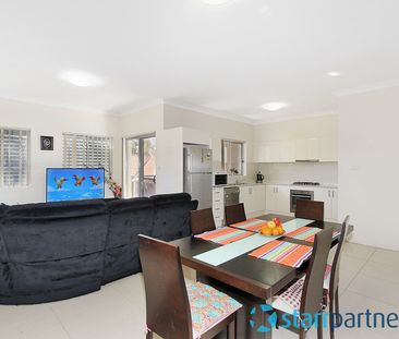 MODERN 2 BEDROOM APARTMENT - Photo 2