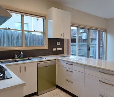 2/35 Angus Drive, Glen Waverley - Photo 4