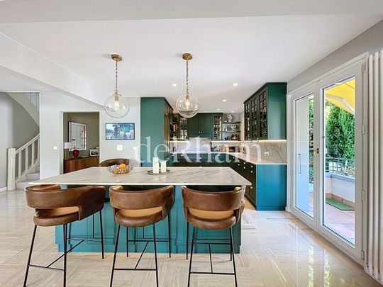 PULLY - Splendid individual villa of approx. 347m2 in a residential area - Photo 1