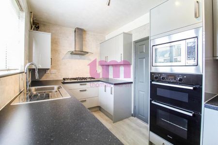 3 bedroom semi-detached house to rent - Photo 4