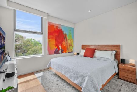 Luxurious and Ultra-Convenient Two Bedroom Apartment in Aperture Marrickville - Photo 5