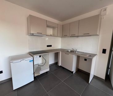 Location Appartement 1 pièce 37m² FREJUS 83600 - Photo 2