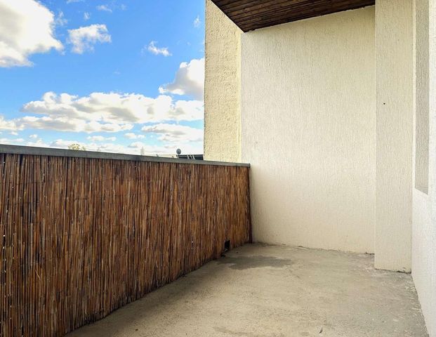 Idyllisches Wohnen in Holzhausen: 3-RW mit Balkon und Einbauküche - Photo 1