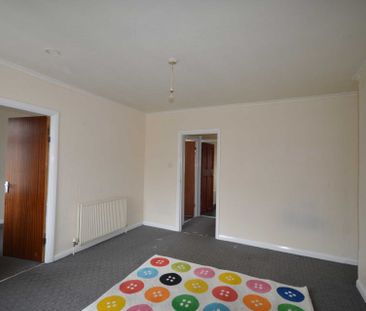 Grantham Garden, Marks Gate - Photo 1