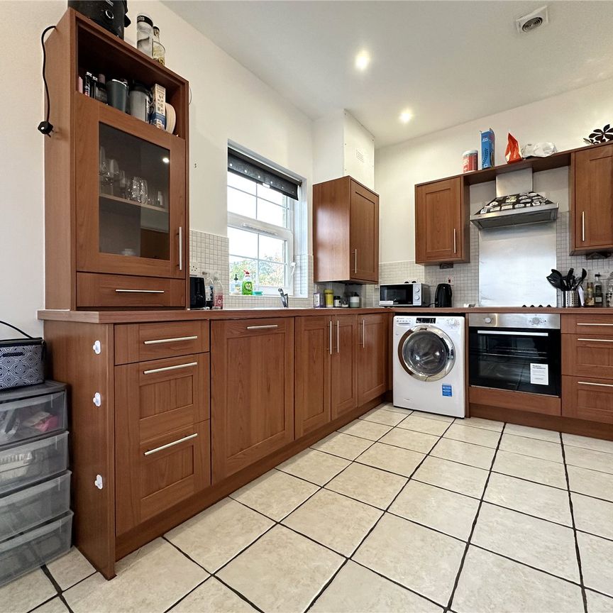 30, Stoneleigh Court, Leeds, LS17 8FN - Photo 1