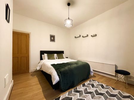 5 Bed Semi-Detached House, Cleveland Road, M8 - Photo 3