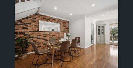 Rear north home enviably neighbouring a golf course - Photo 2