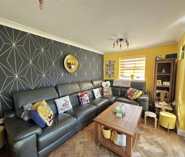 3 bedroom detached bungalow to rent - Photo 2