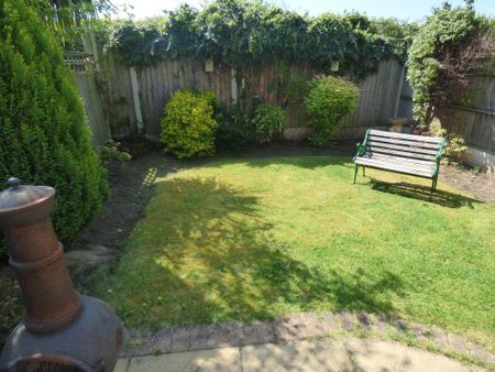 2 bedroom terraced house to rent - Photo 4