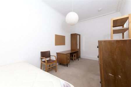 4 bedroom flat to rent - Photo 2