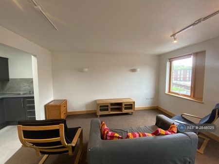 3 bedroom flat to rent - Photo 2