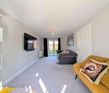 Harvington Crescent, Hanslope, MK19 - Photo 3