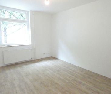 ** Modernisierte 2-Zi-Wohnung mit Balkon in Essen-Holsterhausen suc... - Foto 1