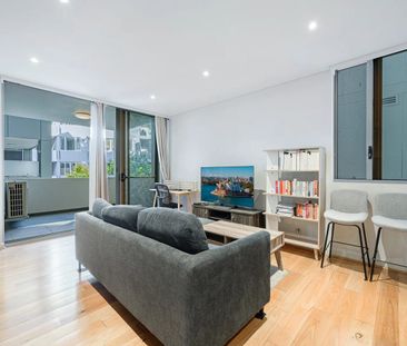 Timber-flooring easy living with premium amenities and footsteps to... - Photo 2