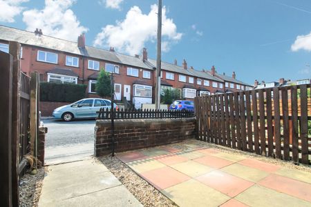 4 bedroom terraced house to rent - Photo 2
