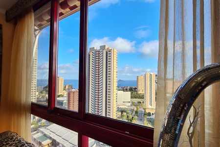 Se alquila Ático de lujo con vistas al mar, amplia terraza y muebles de alta calidad en Benidorm - Photo 2