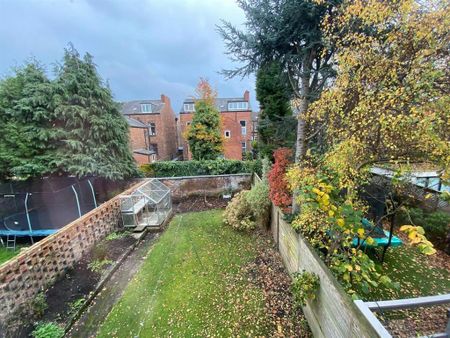 4 bedroom semi-detached house to rent - Photo 4