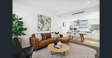 LIGHT BRIGHT 2 BEDROOM TOWNHOUSE with SECURE PRIVATE PARKING - Photo 2