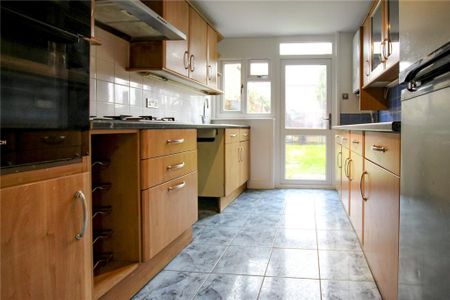 3 bedroom end of terrace house to rent - Photo 3