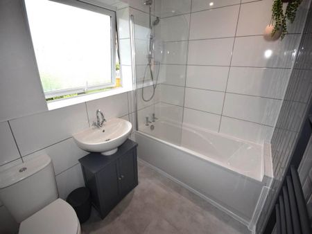 3 bedroom semi-detached house to rent - Photo 3