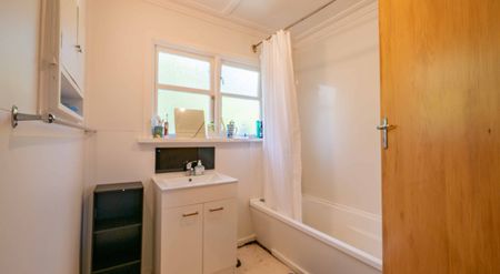 3 Bedroom Rental in the City Centre - Photo 3