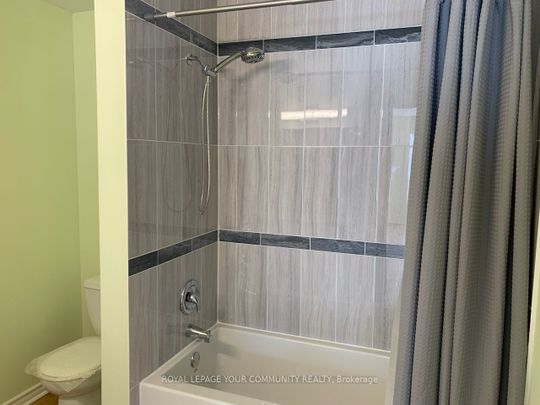 For Lease - 24 Sun King Crescent Unit# Main Floor, Barrie, Ontario - Photo 1