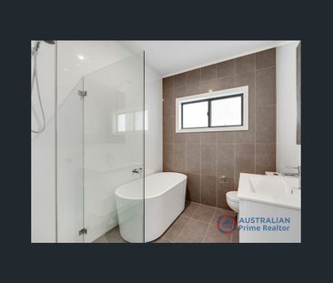 Modern 3 Bedroom Villa with Ensuite - Photo 4