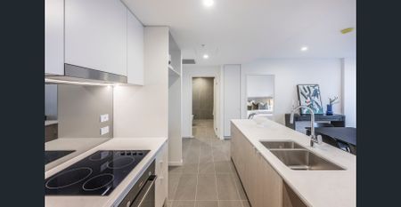 Break Lease – Premium Waterfront Living | Exceptional Amenities & Unbeatable Location - Move in before Christmas - Photo 2