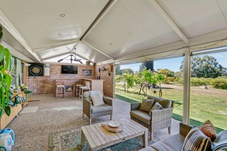 Rural lifestyle with city convenience - Photo 4