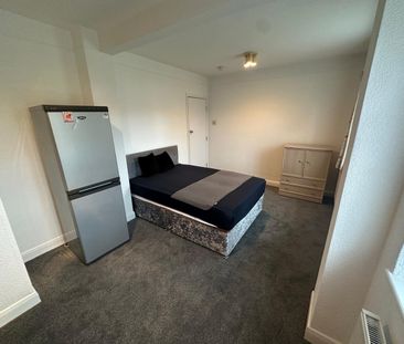 Room in a Shared Flat, Salmon St, NW9 - Photo 1