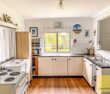 Fully Furnished Home In Port Welshpool- Lawn maintenance included i... - Photo 6