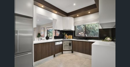 Expansive Top-Floor Apartment in Prime Bayside Setting - Photo 4