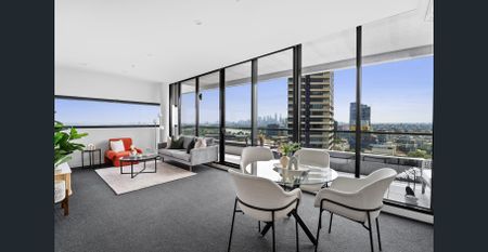 Light filled and overly spacious! - Photo 4