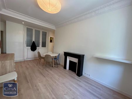 Location Appartement 2 pièces 41m² PARIS 18ème - Photo 2