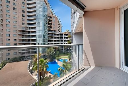 Ultra Convenient Studio Apartment - Photo 3