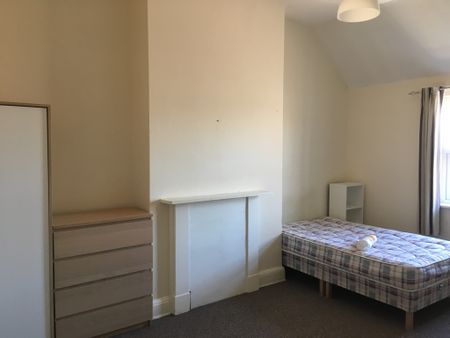 2 Bed Student Accommodation - Photo 3
