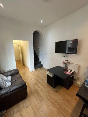 6 bedroom flat to rent - Photo 1