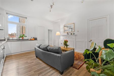 3 bedroom flat to rent - Photo 3