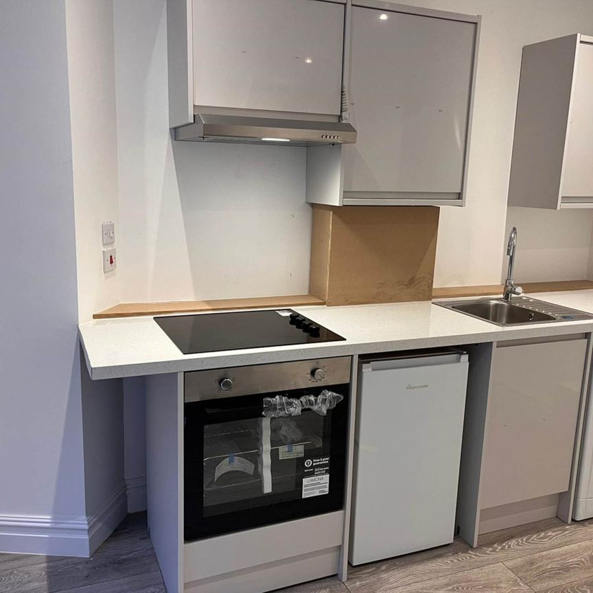 Price £1,200 pcm - Available 24/03/2026 - Furnished - Photo 1