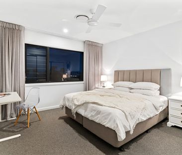 Luxury Home with Pool, Spa & Outdoor Entertaining in Exclusive Gate... - Photo 5