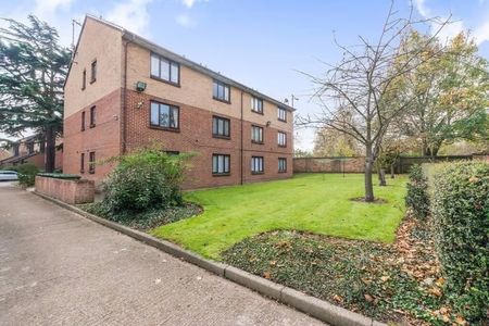 3 Bed Semi-Detached House, St. Georges Avenue, E7 - Photo 5