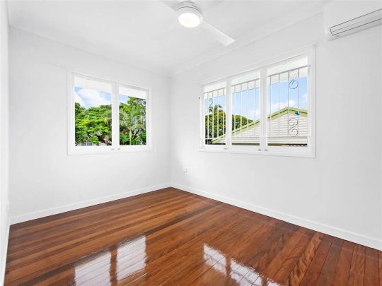 “Inviting, modern, and easy-care living” - Photo 1