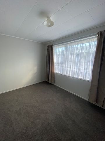 LOCATION IS EXCELLENT !! - Photo 2